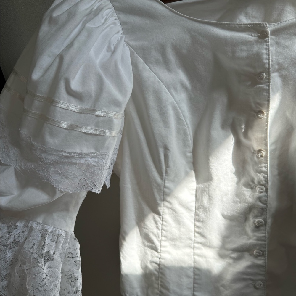 Vintage White Lace Women's Top With Puffy Sleeves Size Medium - Picture 2 of 7